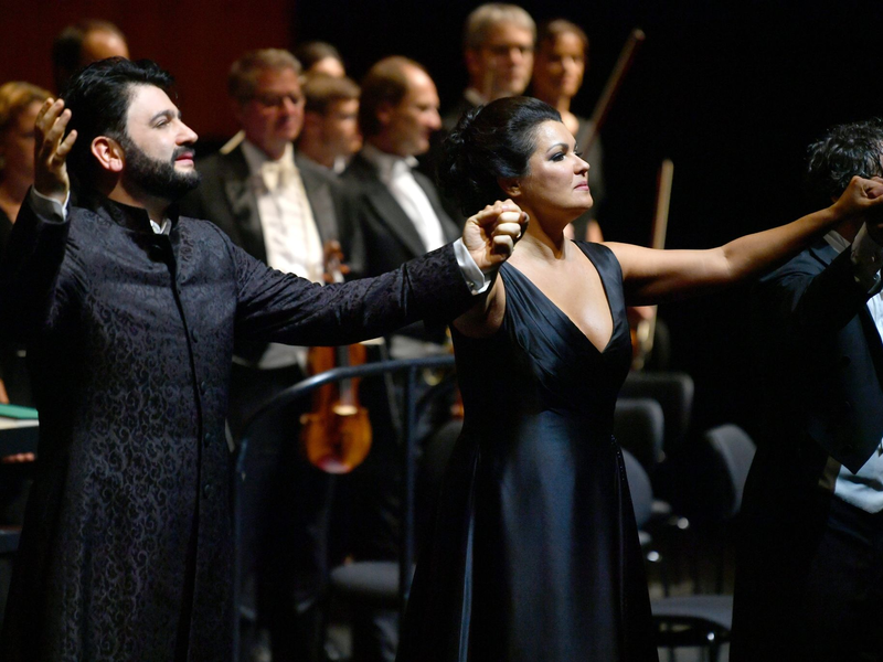 Yusif Eyvazov (l-r), in der Rolle des Maurizio, Anna Netrebko, in der Rolle der Adriana Lecouvreur. - Foto: Barbara Gindl/APA/dpa