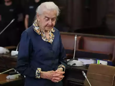«Auschwitz ist kein Vernichtungs-, sondern ein Arbeitslager gewesen»: Ursula Haverbeck. - Foto: Ulrich Perrey/dpa