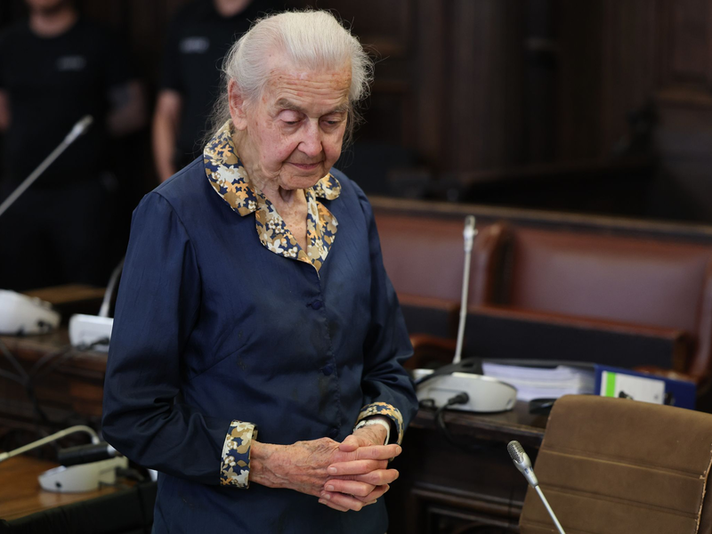 «Auschwitz ist kein Vernichtungs-, sondern ein Arbeitslager gewesen»: Ursula Haverbeck. - Foto: Ulrich Perrey/dpa