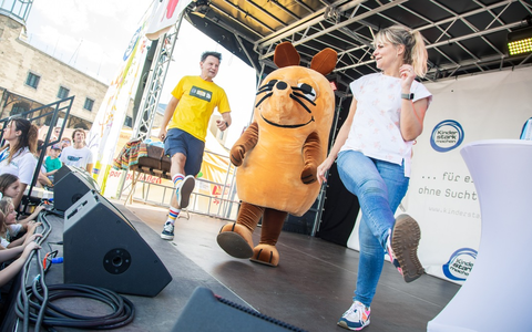 Die Maus und die Lokalzeit beim „Langen Tisch“ in Wuppertal / Der WDR ist am Samstag (29.06.) beim Stadtfest „Langer Tisch“ in Wuppertal dabei. - Foto: presseportal.de
