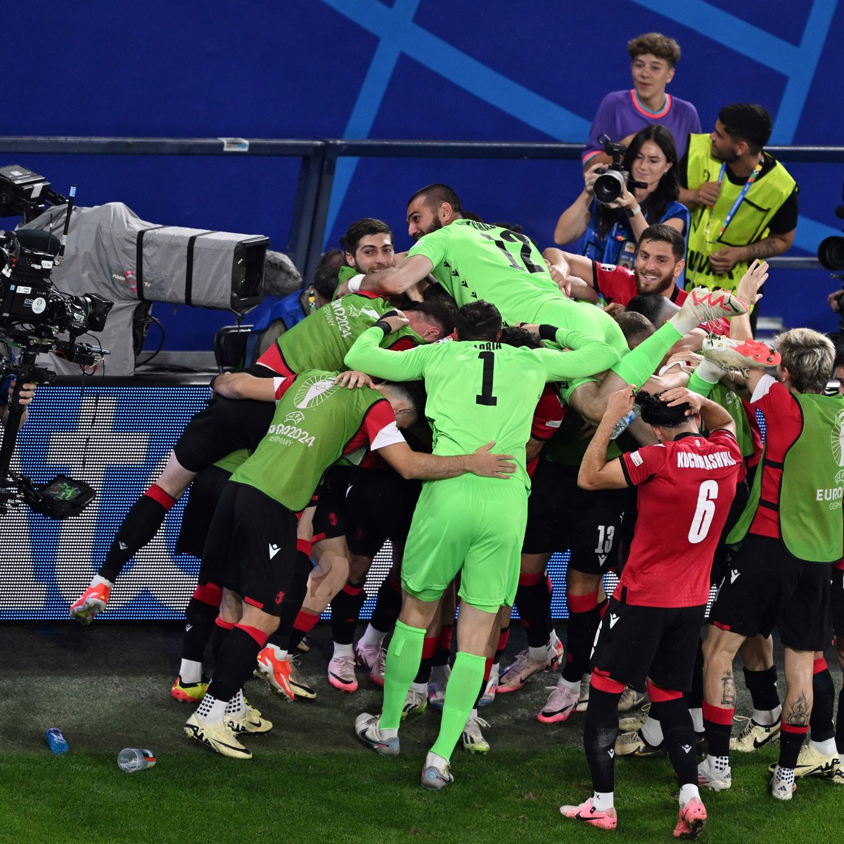 Die Georgier setzten sich gegen Portugal durch und erreichten das Achtelfinale. - Foto: Bernd Thissen/dpa