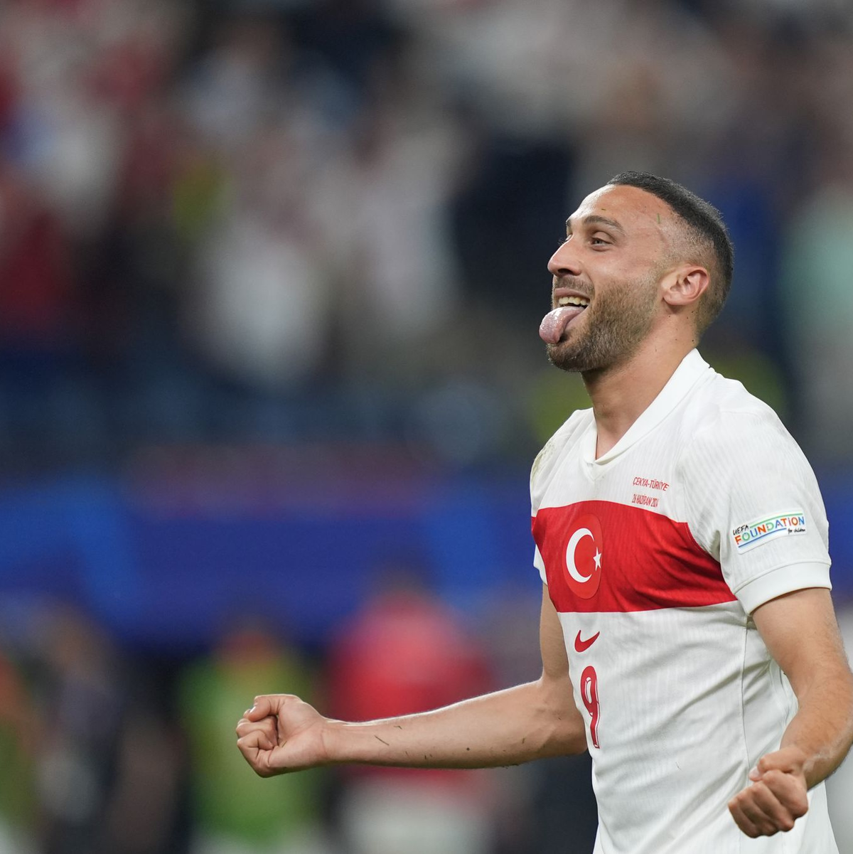 Der Türke Cenk Tosun jubelt nach seinem Treffer zum 2:1-Endstand. - Foto: Marcus Brandt/dpa