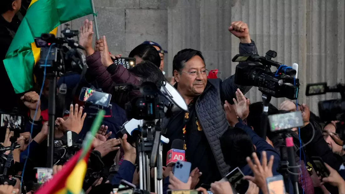 Boliviens Staatschef Luis Arce tauschte nach dem Putschversuch die gesamte Führungsriege der Streitkräfte aus. - Bild: Juan Karita/AP