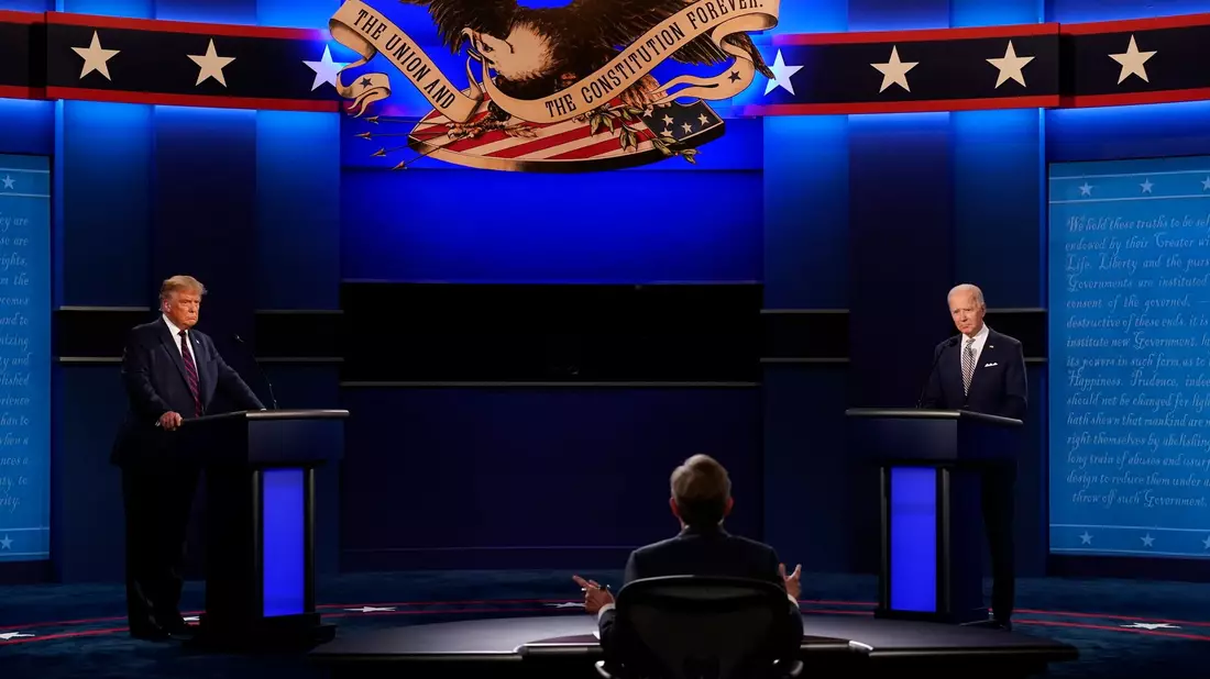 Donald Trump (l) und Joe Biden trafen im Oktober 2020 bei einer TV-Präsidentschaftsdebatte aufeinander. - Bild: Patrick Semansky/AP/dpa