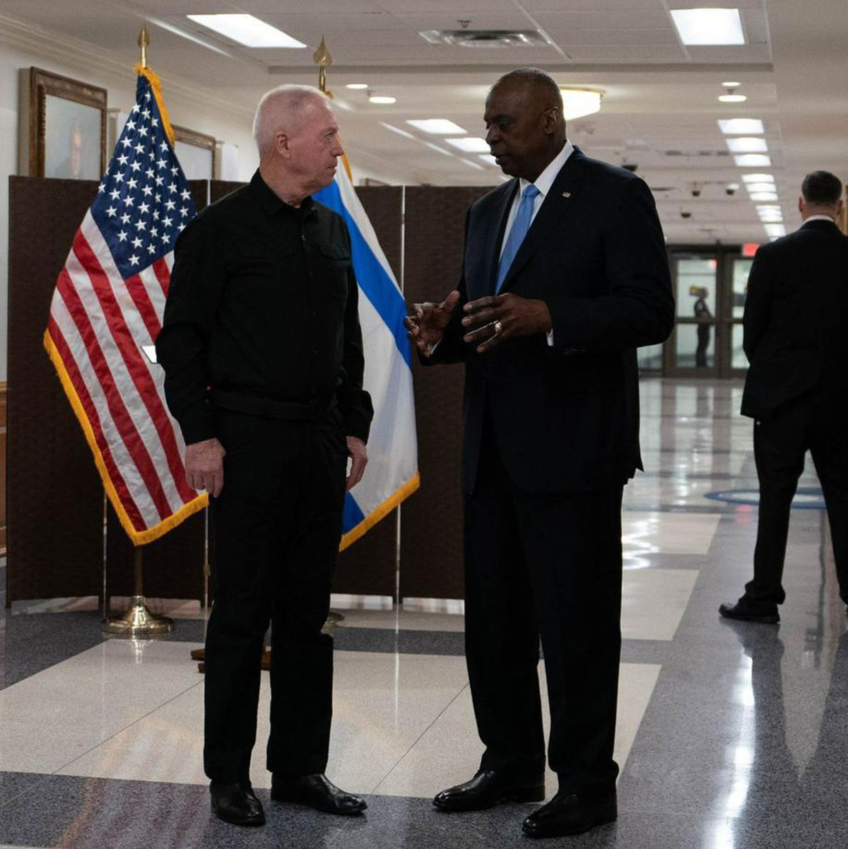 Israels Verteidigungsminister Joav Galant (l) kam in Washington mit seinem US-Amtskollegen Lloyd Austin zusammen. - Foto: Ariel Hermoni/IMoD/dpa