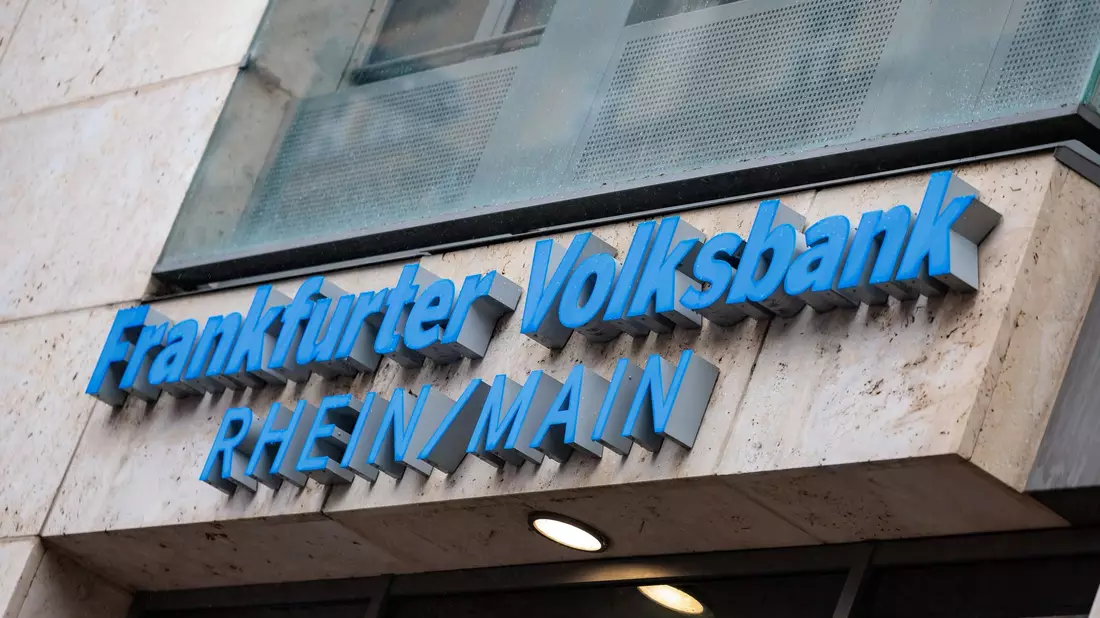 Die Frankfurter Volksbank war bislang nach Bilanzsumme Nummer zwei nach der Berliner Volksbank. - Bild: Jörg Halisch/dpa