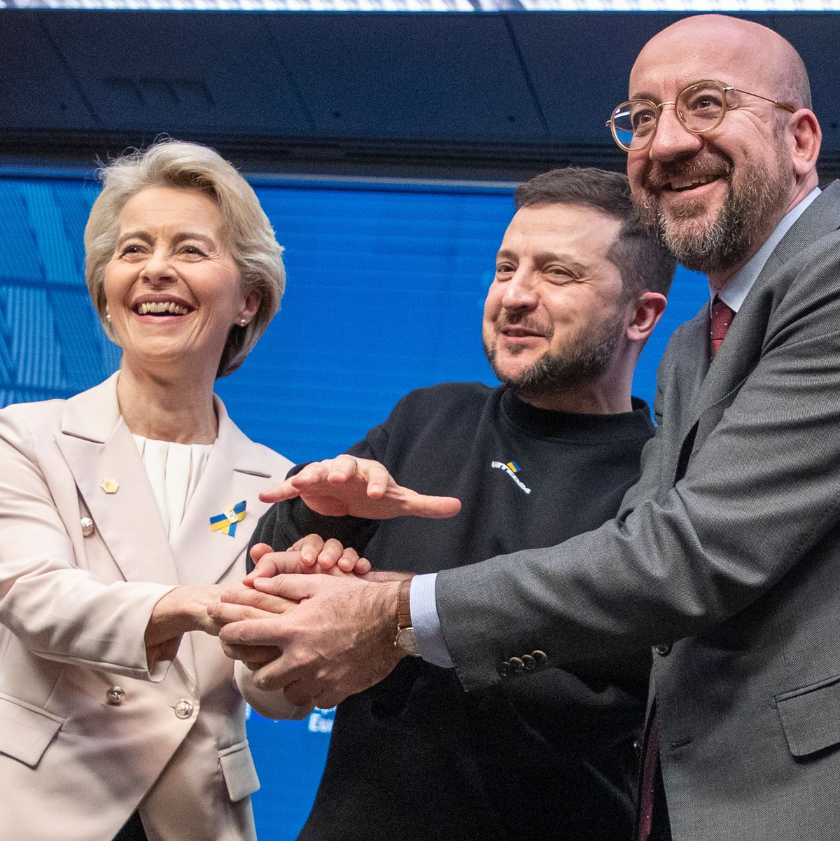 EU-Kommissionpräsidentin Ursula von der Leyen (l-r), der ukrainische Präsident Wolodymyr Selenskyj und EU-Ratspräsident Charles Michel in Brüssel (Februar 2023). - Foto: Nicolas Maeterlinck/BELGA/dpa