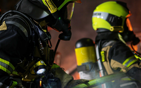 Die Feuerwehr scheint lästiges Beiwerk - Foto: presseportal.de