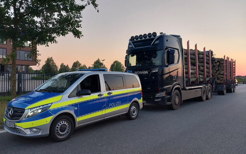 POL-NMS: 240627-1-pdnms Rekordverdächtig überladener Sattelzug auf der A 7 Höhe Neumünster - Foto: presseportal.de