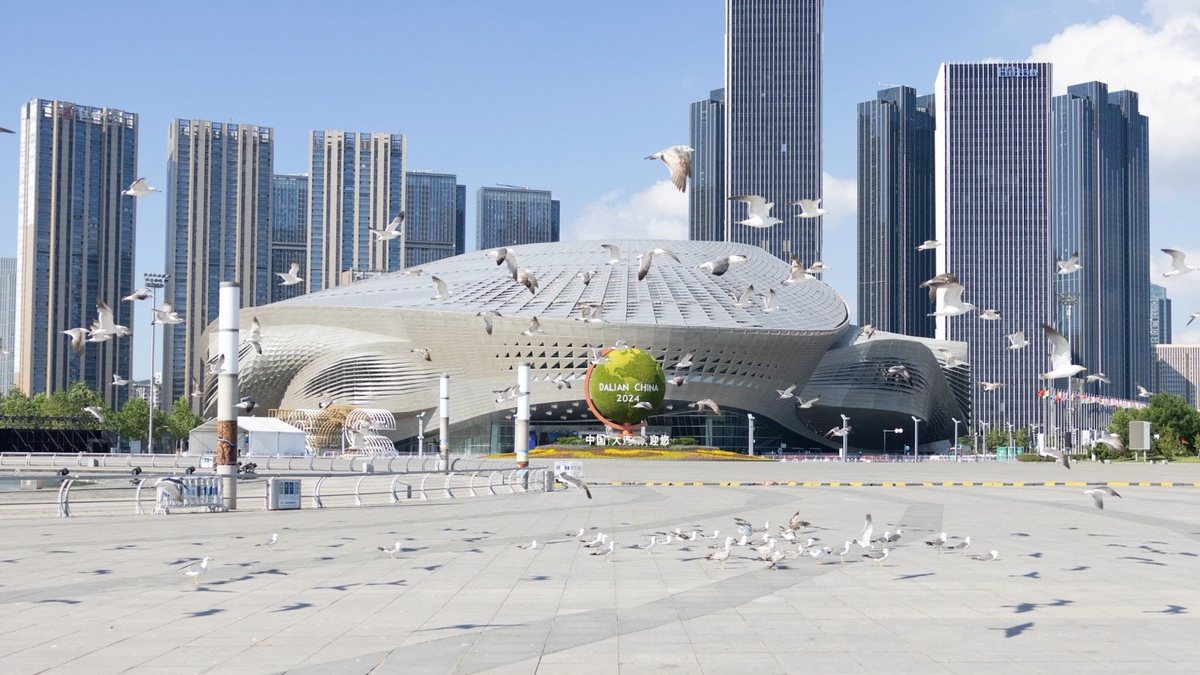 Dalians Licht erstrahlt auf dem Sommer-Davos-Forum - Foto: presseportal.de