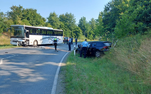 POL-COE: Dülmen, Lüdinghauser Straße / Nachtragsmeldung: Auto und Schulbus kollidieren - Foto: presseportal.de