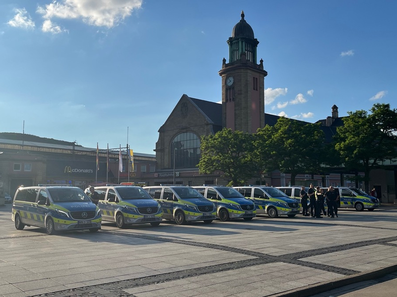 POL-HA: Präsenz während der laufenden EM erhöht - Schwerpunktdienst der Hagener Polizei hat neben dem Hauptbahnhof auch weiterhin die Stadtteile Altenhagen und Wehringhausen im Blick - Foto: presseportal.de