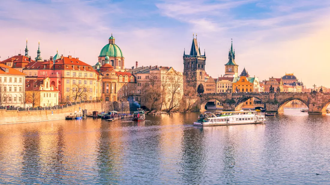 Die goldene Stadt an der Moldau hat sich in den letzten Jahren zu einem der beliebtesten Reiseziele in Europa entwickelt - Bild: YesPhotographers – stock.adobe.com