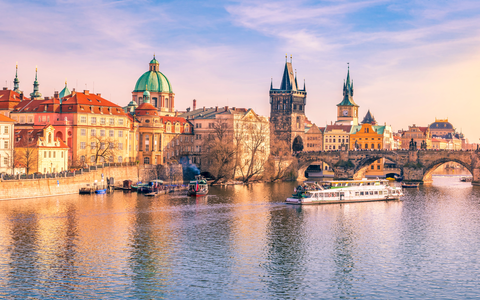 Die goldene Stadt an der Moldau hat sich in den letzten Jahren zu einem der beliebtesten Reiseziele in Europa entwickelt - Foto: YesPhotographers – stock.adobe.com