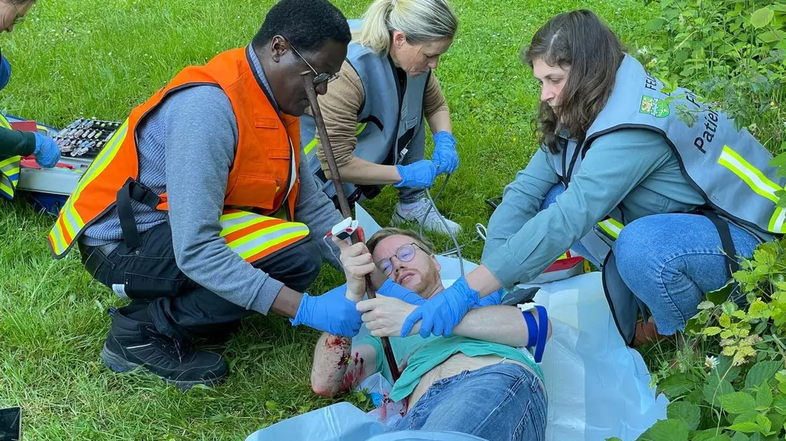 FW-GL: Erfolgreiche Durchführung eines Notarztsimulationskurses: Lebensrettende Fähigkeiten intensiv trainiert - Bild: presseportal.de
