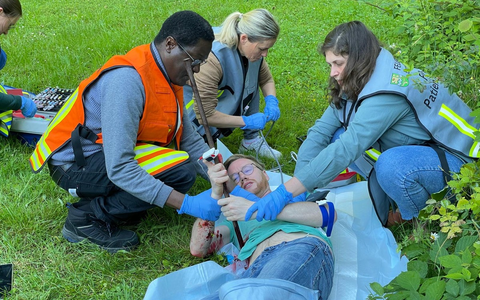 FW-GL: Erfolgreiche Durchführung eines Notarztsimulationskurses: Lebensrettende Fähigkeiten intensiv trainiert - Foto: presseportal.de FW-GL: Erfolgreiche Durchführung eines Notarztsimulationskurses: Lebensrettende Fähigkeiten intensiv trainiert - Foto: presseportal.de