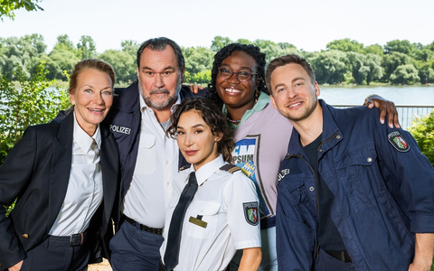 Frischer Wind für die Crew der WaPo Duisburg: Bianca Nawrath ist als Hospitantin Klara Proske neu an Bord | Die Dreharbeiten zu acht neuen Folgen haben in Duisburg begonnen - Foto: presseportal.de