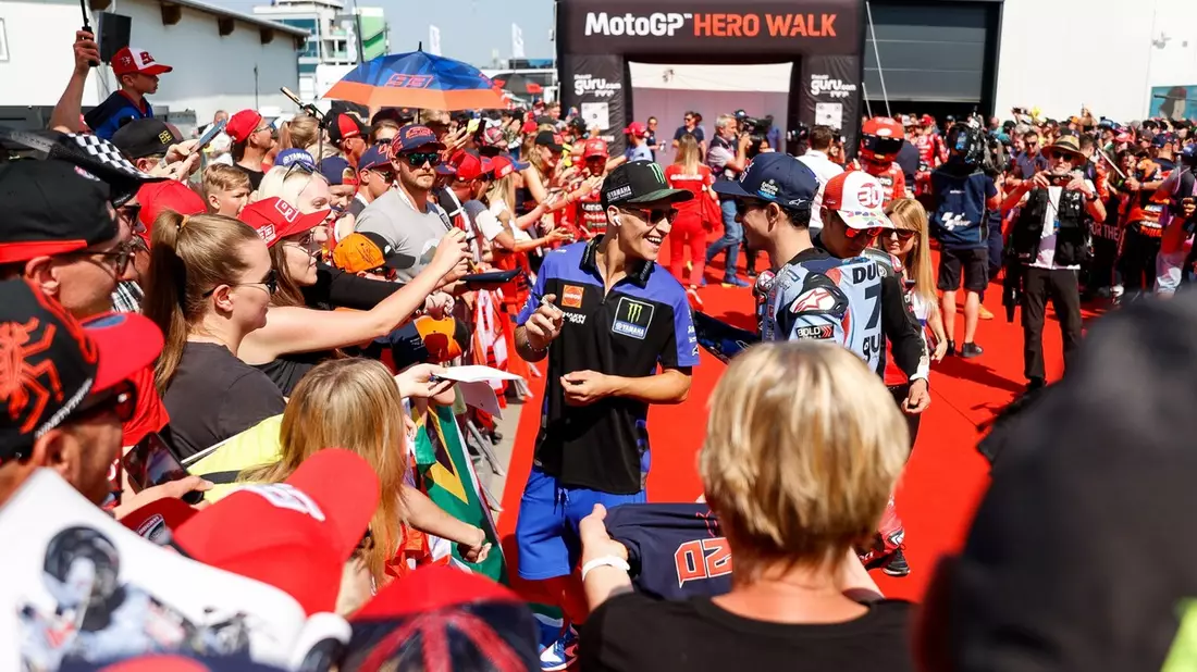 Fan Service zum Liqui Moly Motorrad Grand Prix Deutschland 2024 - Bild: presseportal.de