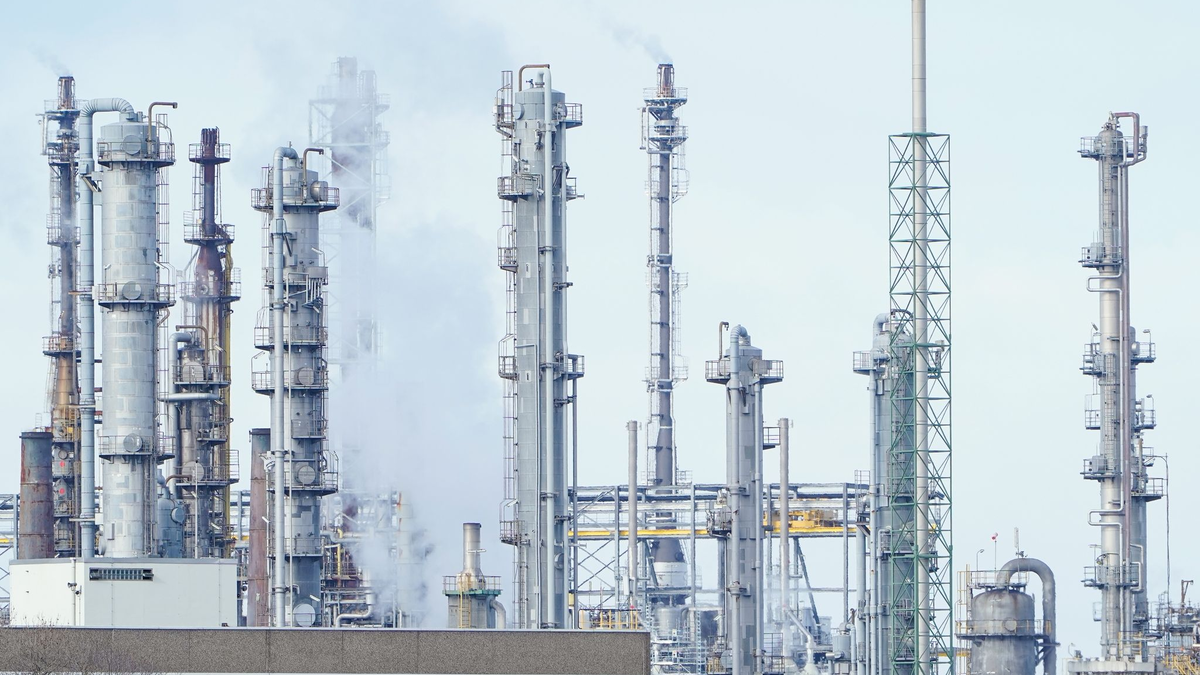 Blick auf das Werksgelände des Chemiekonzerns BASF. - Foto: Uwe Anspach/dpa