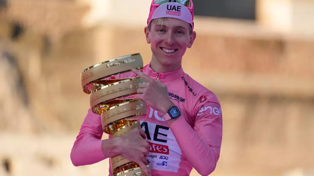Tadej Pogacar peilt nach dem Giro-Gesamtsieg bei der Tour das Double an - Bild: Andrew Medichini/AP/dpa