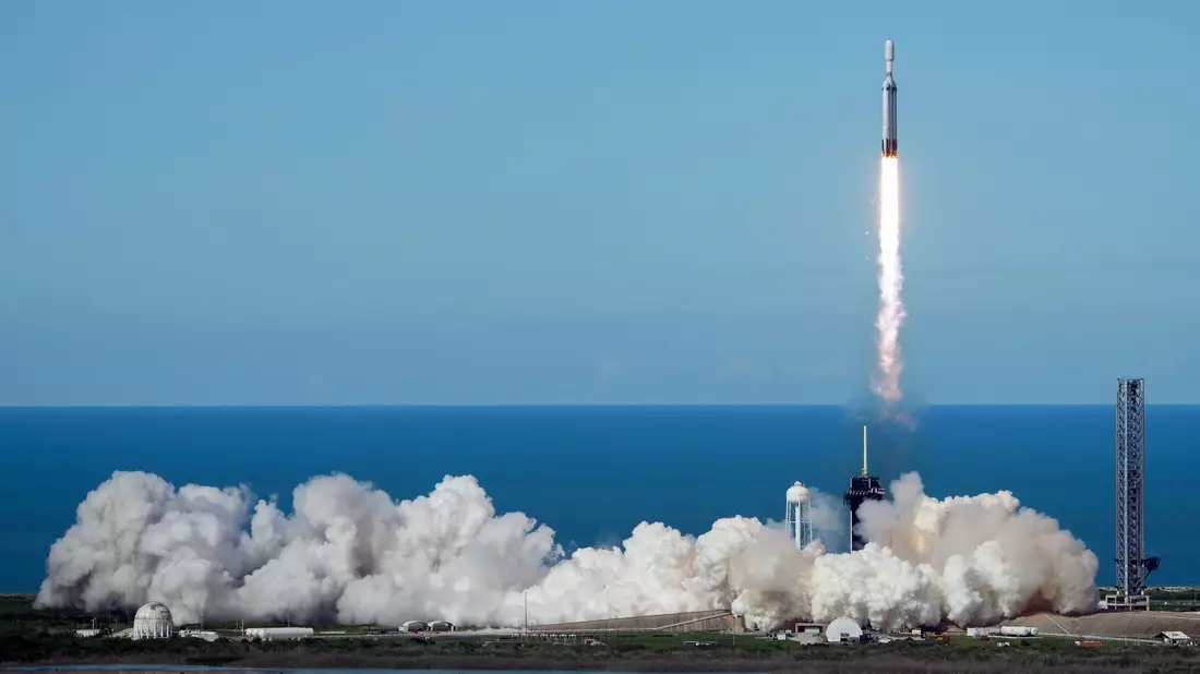 Eine SpaceX-Rakete hebt von der Rampe 39A des Kennedy Space Center in Cape Canaveral ab. - Bild: John Raoux/AP