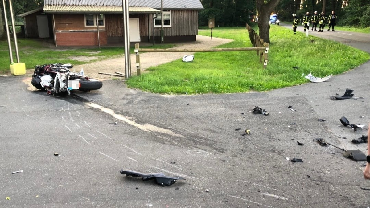 POL-STD: Estorf: Schwerer Verkehrsunfall zwischen Pkw und Krad - Foto: presseportal.de