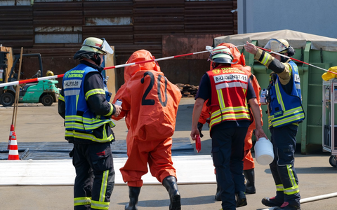 FW-DO: Unbekannter Stoff trat aus - ABC-Einsatz für die Dortmunder Feuerwehr - Foto: presseportal.de FW-DO: Unbekannter Stoff trat aus - ABC-Einsatz für die Dortmunder Feuerwehr - Foto: presseportal.de