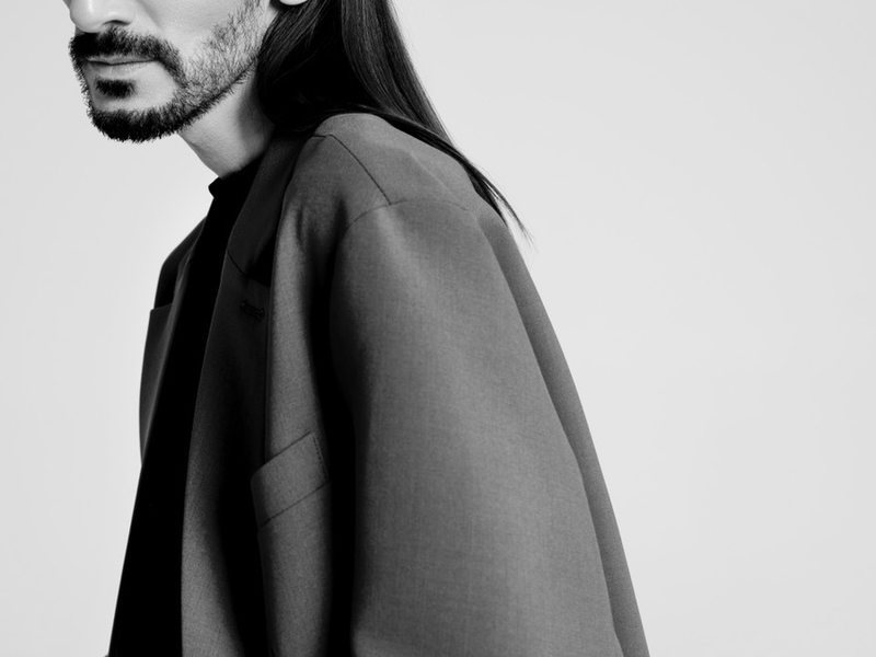 Flavour meets Fashion: Vuse startet Design Kooperation mit Julian Daynov und präsentiert ein vom Fashion Experten exklusiv für Vuse designtes und limitiertes Mode Accessoire - Foto: presseportal.de