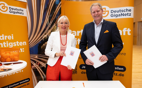Land Hessen und Deutsche GigaNetz zeichnen Kooperationsvereinbarung zum eigenwirtschaftlichen Glasfaserausbau - Foto: presseportal.de