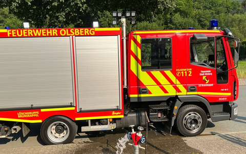 FF Olsberg: Hydrantenüberprüfung in Olsberg - Brunskappel - Foto: presseportal.de