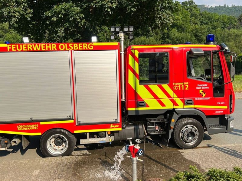 FF Olsberg: Hydrantenüberprüfung in Olsberg - Brunskappel - Foto: presseportal.de