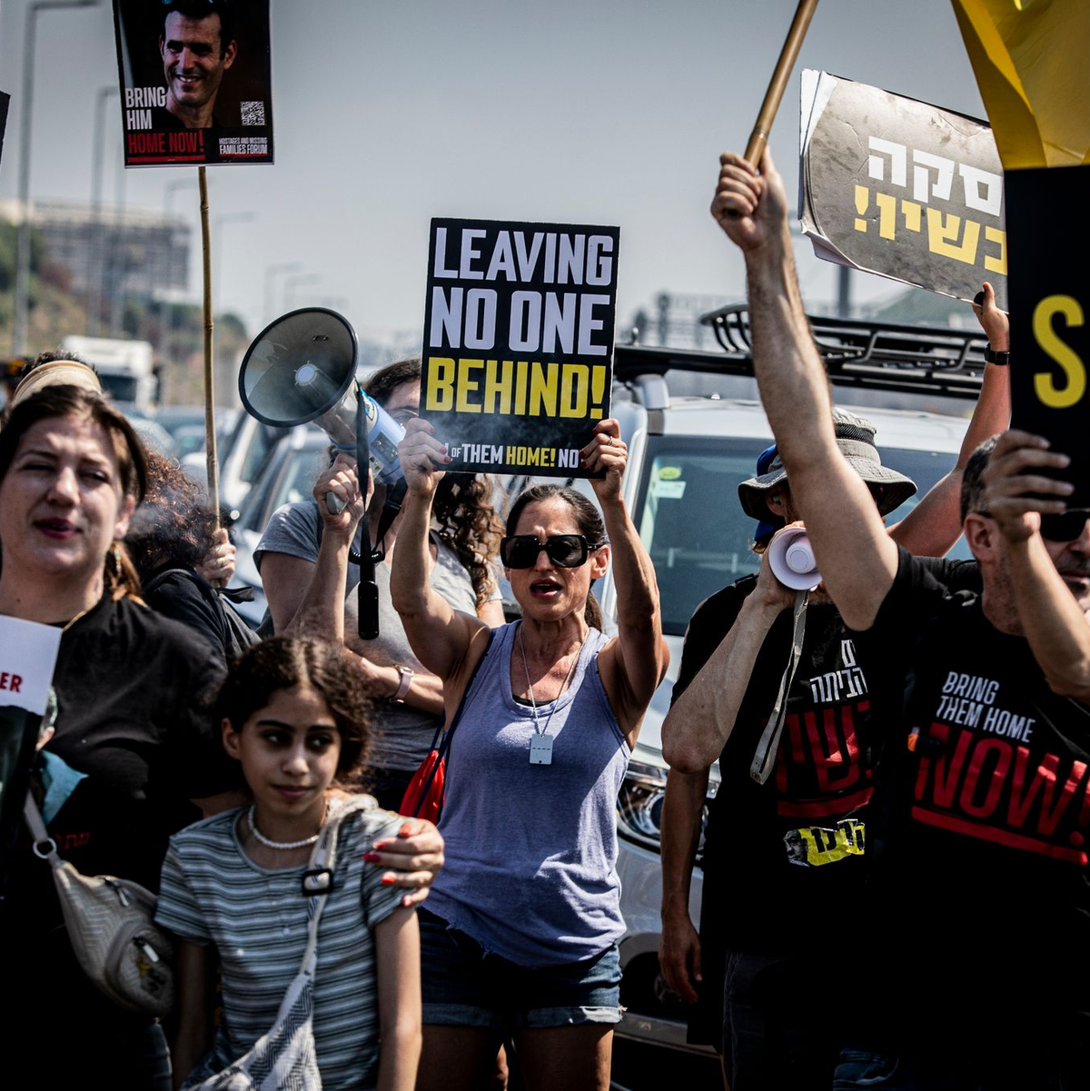 Immer wieder gehen Menschen in Tel Aviv auf die Straße, um für die Freilassung der von der Hamas im Gazastreifen festgehaltenen Geiseln zu demonstrieren. - Foto: Eyal Warshavsky/SOPA Images via ZUMA Press Wire/dpa