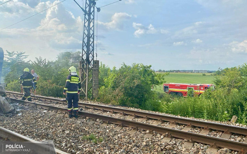 EinsatzkrĂ€fte am UnglĂŒckort im slowakischen Nove Zamky. - Foto: Kr Pz V Nitre/TASR/dpa EinsatzkrĂ€fte am UnglĂŒckort im slowakischen Nove Zamky. - Foto: Kr Pz V Nitre/TASR/dpa
