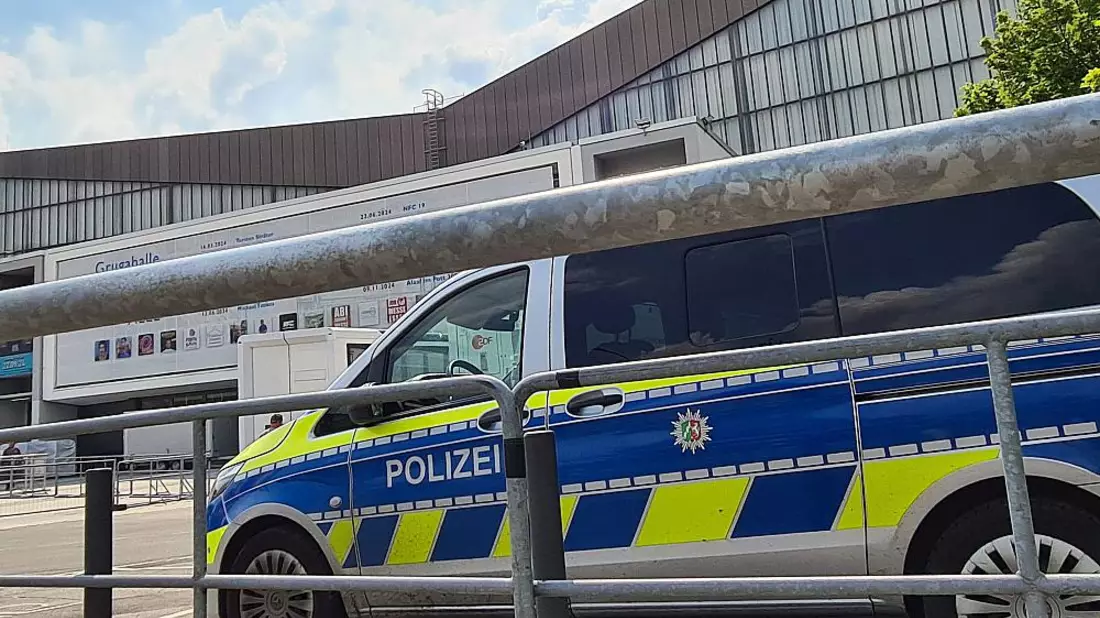 Polizei vor Grugahalle am 27.06.2024 - Bild: über dts Nachrichtenagentur