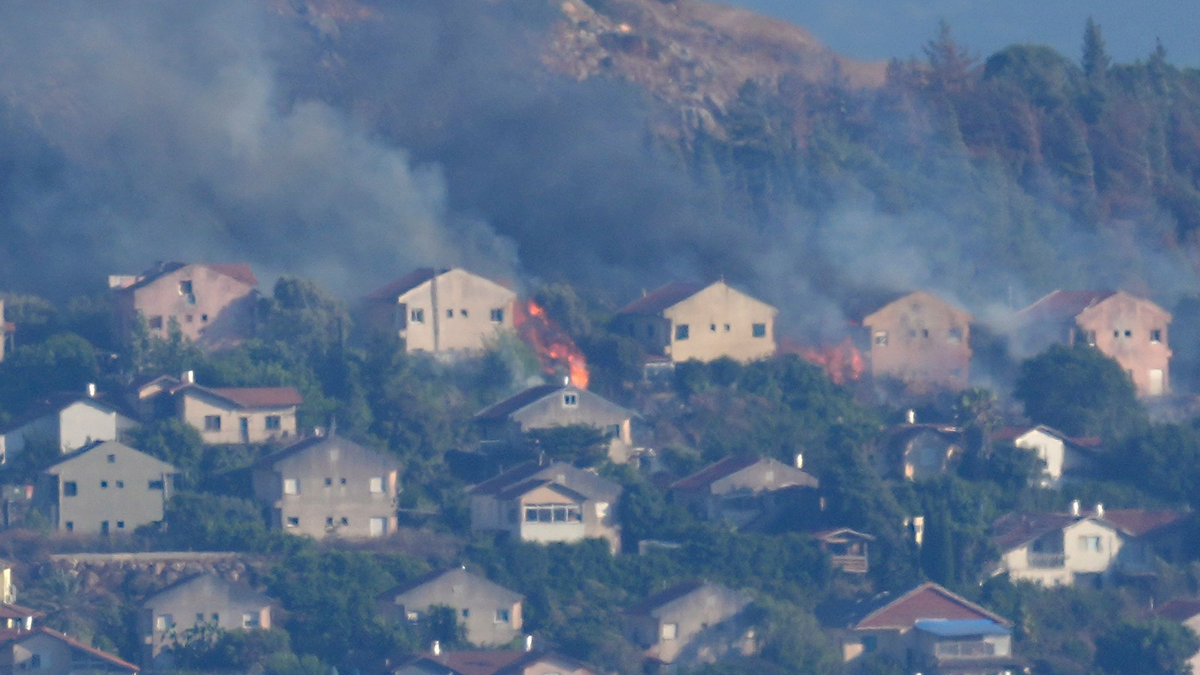 Die nördliche israelische Grenzstadt Metula wurde kürzlich von der Hisbollah beschossen. - Foto: Hussein Malla/AP/dpa