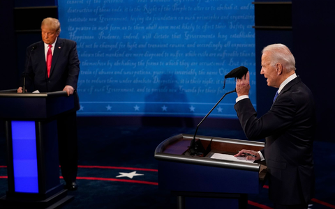 Donald Trump (l) und Joe Biden treffen im TV-Duell aufeinander. - Foto: Morry Gash/AP Pool/dpa