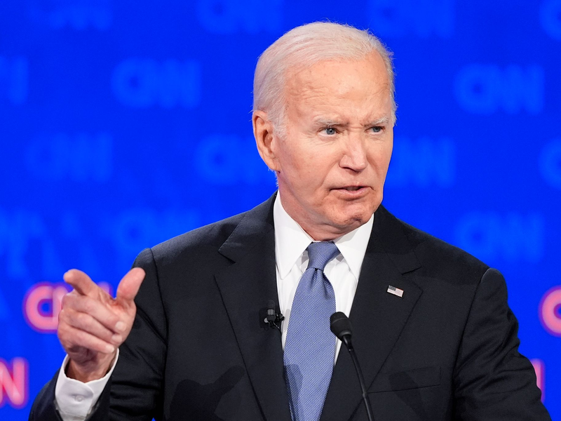 US-Präsident Joe Biden hat bei der TV-Debatte gegen seinen Kontrahenten Donald Trump keine gute Figur gemacht. - Foto: Gerald Herbert/AP