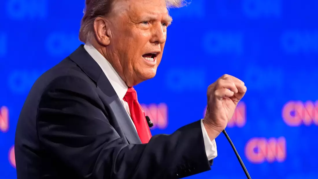 Donald Trump verbreitete erneut diverse Unwahrheiten, doch sein Auftritt geriet angesichts Bidens verheerender Darbietung in den Hintergrund. - Bild: Gerald Herbert/AP