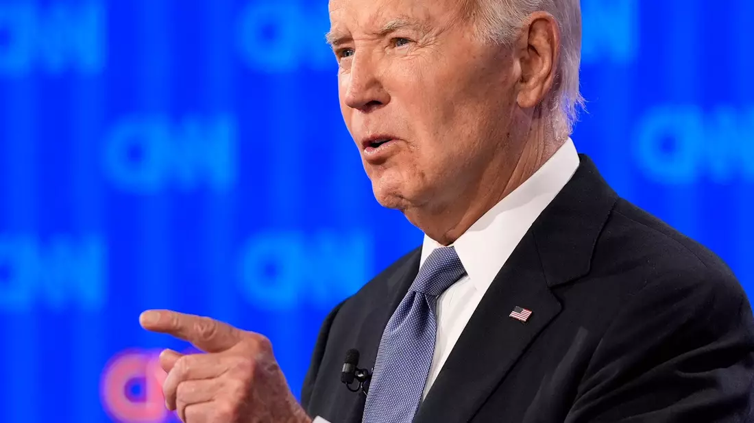 Joe Biden versuchte, sich angriffslustig zu geben, doch er wirkte kraftlos. - Bild: Gerald Herbert/AP/dpa