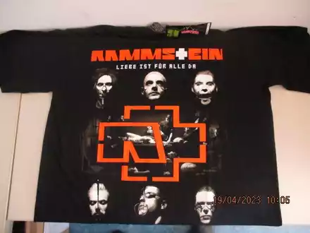 HZA-HH: Fast 100 gefälschte Band-Shirts sichergestellt/ Zoll vernichtet T-Shirts der Bands Iron-Maiden, AC/DC und Rammstein - Foto: presseportal.de