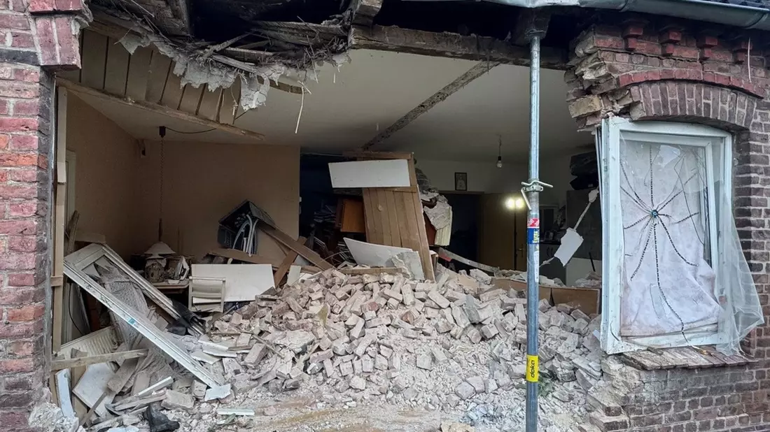 POL-STD: Hammah: Lkw prallte in Wohnhaus - zwei Verletzte - Bild: presseportal.de