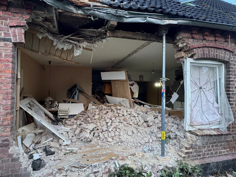 POL-STD: Hammah: Lkw prallte in Wohnhaus - zwei Verletzte - Foto: presseportal.de