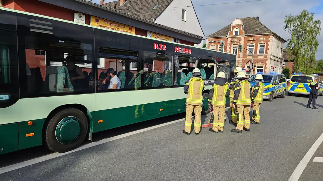 FW Datteln: Unfall mit Schulbus - Bild: presseportal.de