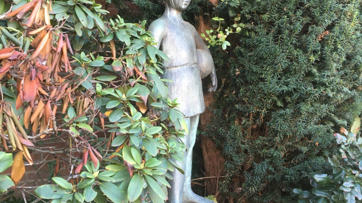 POL-ME: Bronzeskulptur vor Bürgerhaus entwendet - die Polizei ermittelt - Monheim am Rhein - 2406099 - Foto: presseportal.de