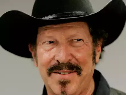 Der Country-Sänger, Satiriker, Autor und Aktivist Kinky Friedman ist im Alter von 79 Jahre gestorben. - Foto: Eric Gay/AP
