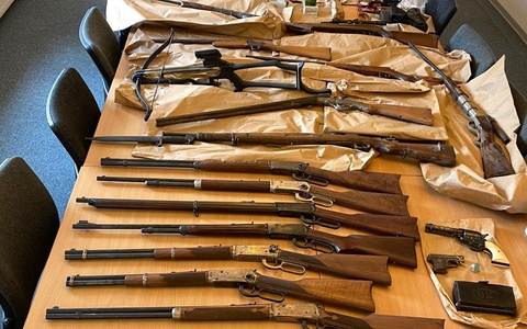 POL-FL: Angeln: Großer Waffenfund nach Wohnungsdurchsuchung - Foto: presseportal.de