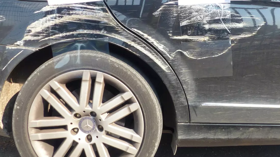 POL-GM: Unfallflucht auf Wanderparkplatz - Bild: presseportal.de