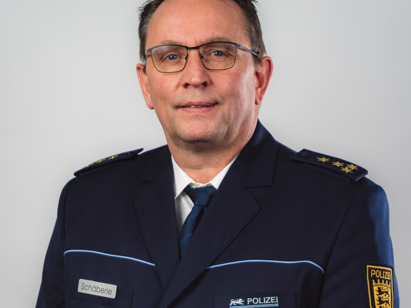 POL-AA: Amtswechsel beim Polizeipräsidium Aalen: Polizeipräsident Reiner Möller verabschiedet Polizeivizepräsident Wolfgang Reubold und begrüßt dessen Nachfolger Leitender Polizeidirektor Jürgen Schäberle - Foto: presseportal.de