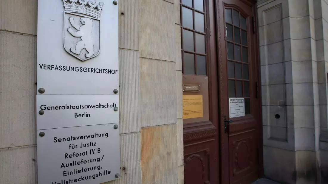 Weil die Person in Berlin festgenommen wurde, ist die Generalstaatsanwaltschaft der Hauptstadt für das Auslieferungsverfahren zuständig. - Bild: Florian Schuh/dpa
