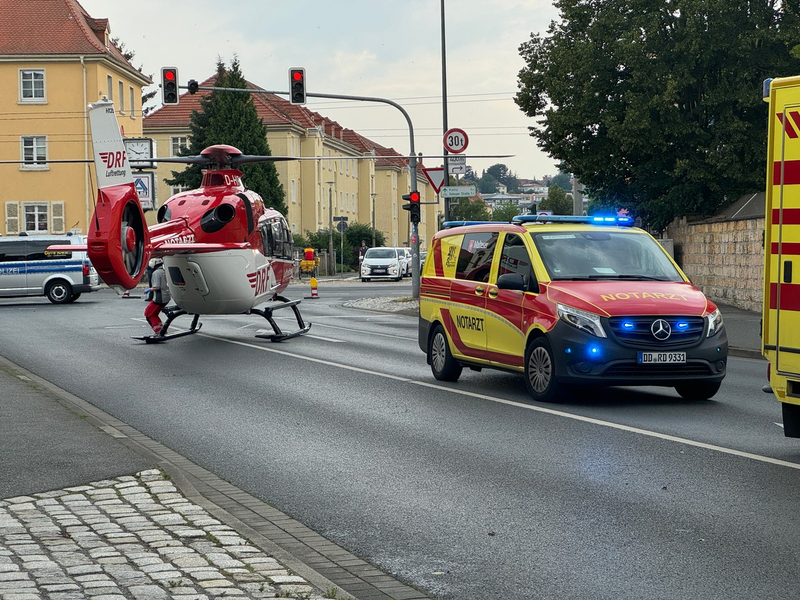 FW Dresden: Brandverletzter wird mit Hubschrauber ins Krankenhaus transportiert - Foto: presseportal.de